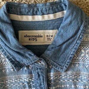 abercrombie kids Shirts & Tops - Abercrombie Kids Sleeveless Denim Buttondown abercrombie kids Shirts & Tops - Abercrombie Kids Sleeveless Denim Buttondown
